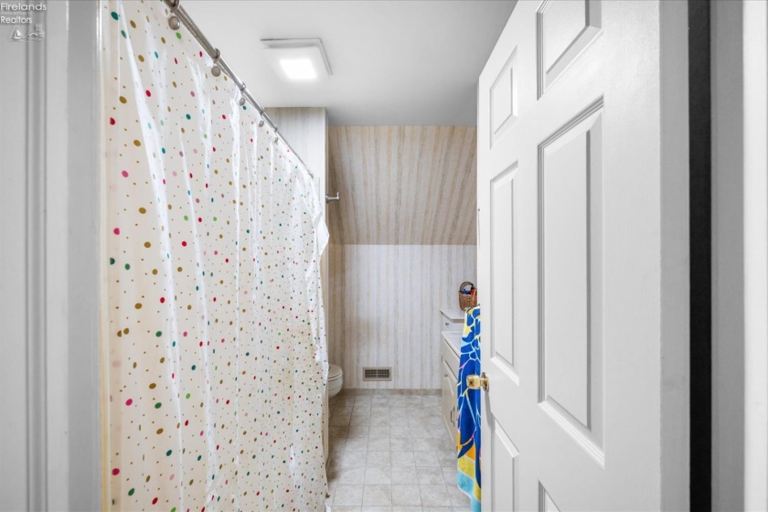 212 Seventh Street, Lakeside, 43440, 5 Bedrooms Bedrooms, ,5 BathroomsBathrooms,Residential,For Sale,Seventh,20254064