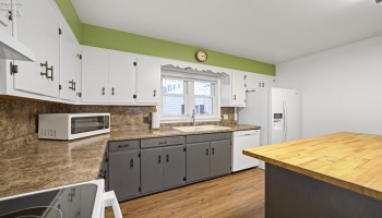 608 West Street, Carey, 43316, 2 Bedrooms Bedrooms, ,1 BathroomBathrooms,Residential,For Sale,West,20254571 608 West Street, Carey, 43316, 2 Bedrooms Bedrooms, ,1 BathroomBathrooms,Residential,For Sale,West,20254571