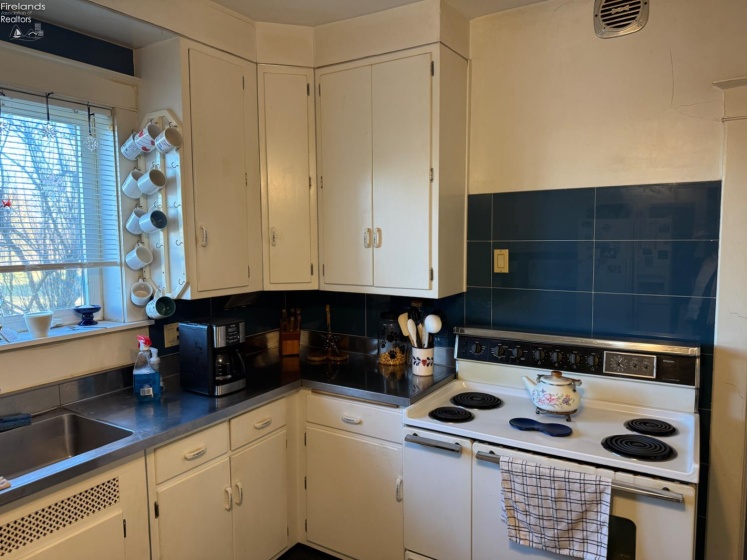 913 Rymers Road, Port Clinton, 43452, 2 Bedrooms Bedrooms, ,2 BathroomsBathrooms,Residential,For Sale,Rymers,20254559