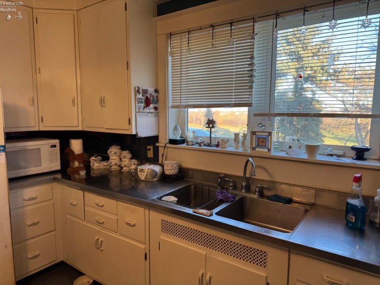 913 Rymers Road, Port Clinton, 43452, 2 Bedrooms Bedrooms, ,2 BathroomsBathrooms,Residential,For Sale,Rymers,20254559