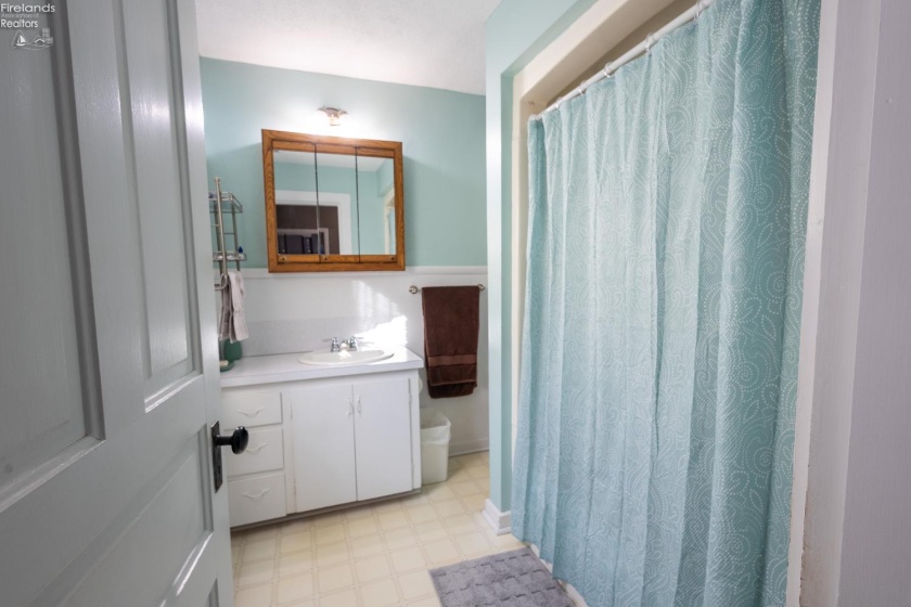 183 Sheffield Street, Bellevue, 44811, 5 Bedrooms Bedrooms, ,2 BathroomsBathrooms,Residential,For Sale,Sheffield,20254570