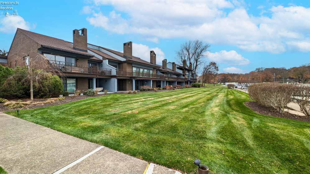 3110 Marina View Drive, Port Clinton, 43452, 3 Bedrooms Bedrooms, ,2 BathroomsBathrooms,Residential,For Sale,Marina View,20254599