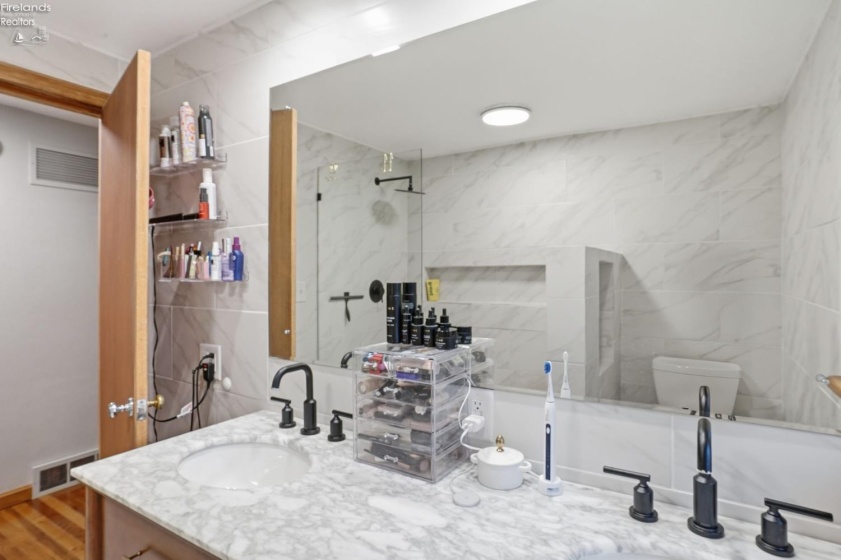 100 Ohio Avenue, Tiffin, 44883, 3 Bedrooms Bedrooms, ,2 BathroomsBathrooms,Residential,For Sale,Ohio,20254572