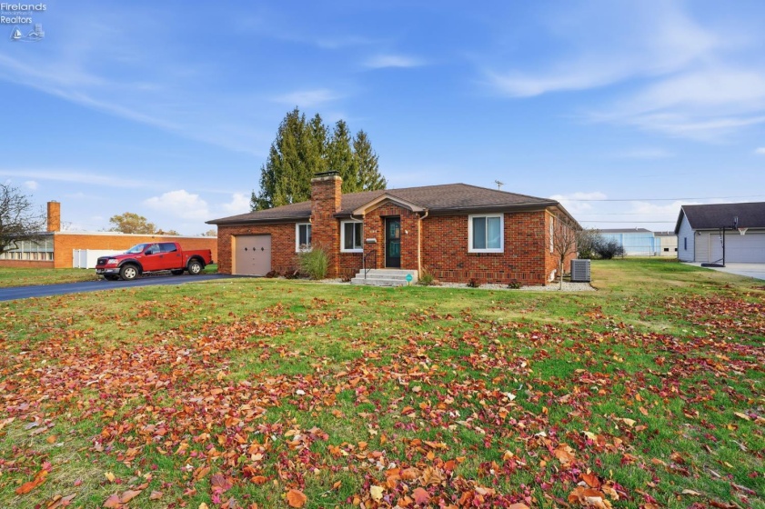 100 Ohio Avenue, Tiffin, 44883, 3 Bedrooms Bedrooms, ,2 BathroomsBathrooms,Residential,For Sale,Ohio,20254572