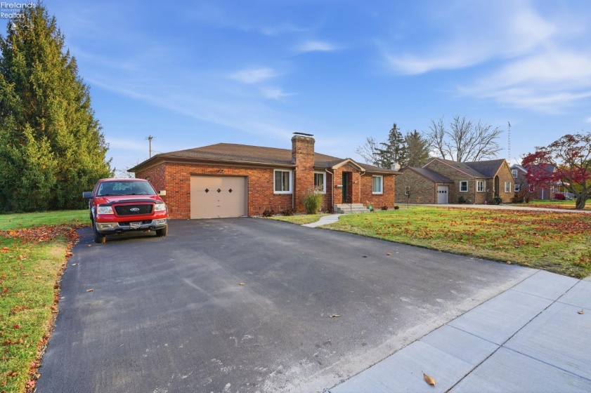 100 Ohio Avenue, Tiffin, 44883, 3 Bedrooms Bedrooms, ,2 BathroomsBathrooms,Residential,For Sale,Ohio,20254572