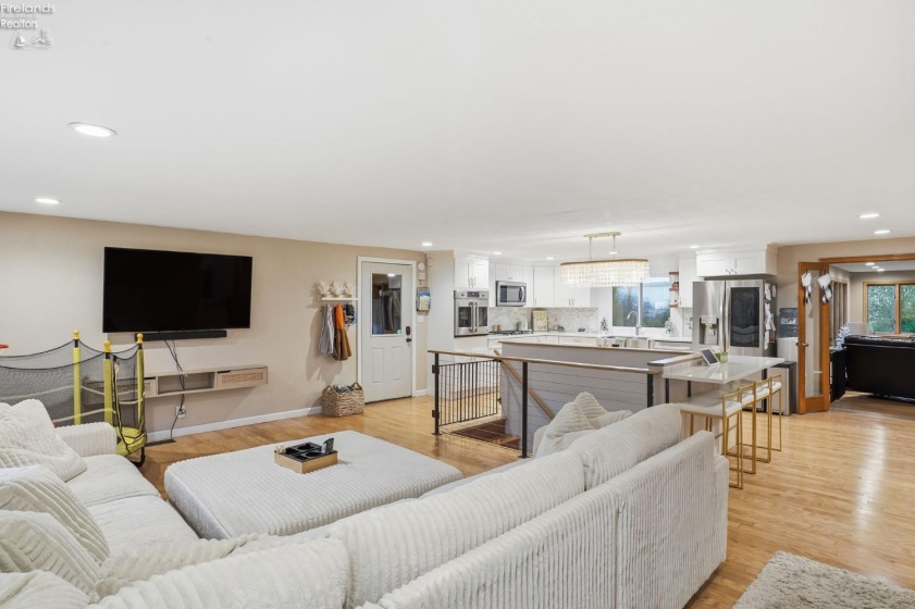 100 Ohio Avenue, Tiffin, 44883, 3 Bedrooms Bedrooms, ,2 BathroomsBathrooms,Residential,For Sale,Ohio,20254572