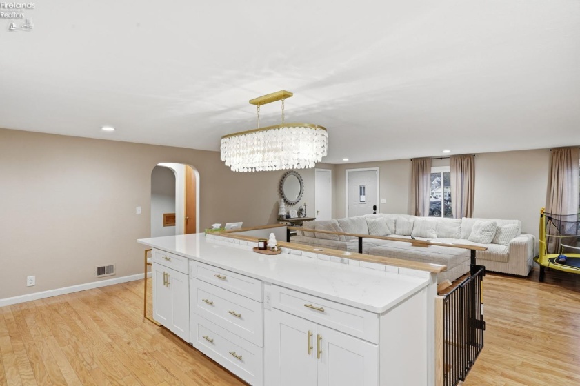 100 Ohio Avenue, Tiffin, 44883, 3 Bedrooms Bedrooms, ,2 BathroomsBathrooms,Residential,For Sale,Ohio,20254572