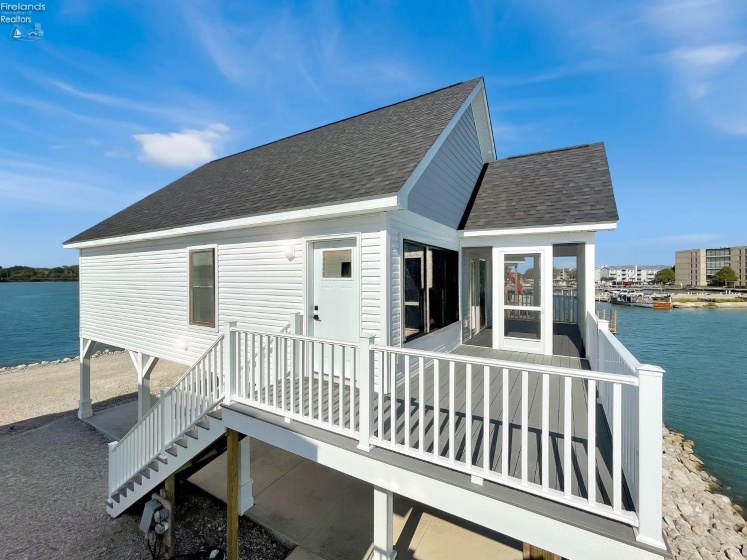 545 Lakeshore Drive, Port Clinton, 43452, 3 Bedrooms Bedrooms, ,2 BathroomsBathrooms,Residential,For Sale,Lakeshore,20253716