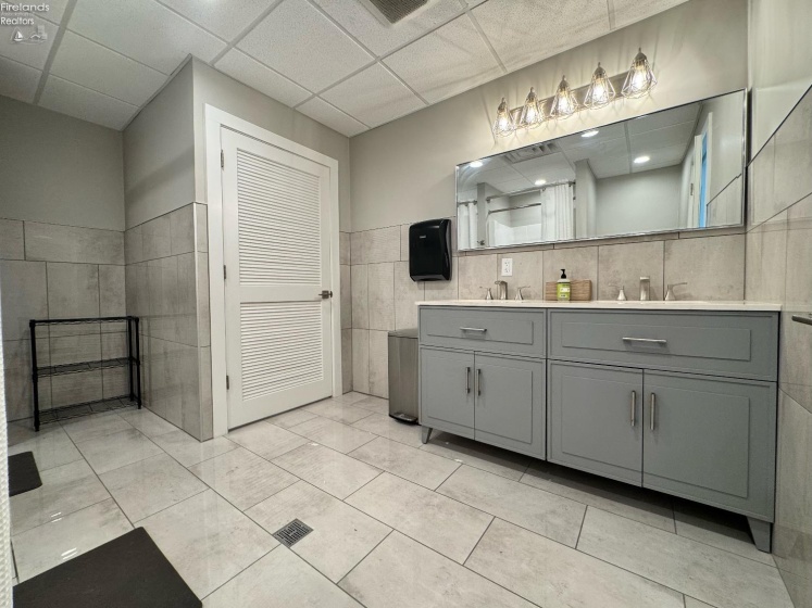 545 Lakeshore Drive, Port Clinton, 43452, 3 Bedrooms Bedrooms, ,2 BathroomsBathrooms,Residential,For Sale,Lakeshore,20253716