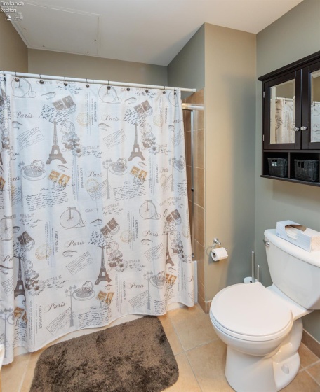 401 Shoreline Drive, Sandusky, 44870, 1 Bedroom Bedrooms, ,1 BathroomBathrooms,Residential,For Sale,Shoreline,20254631