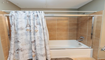 401 Shoreline Drive, Sandusky, 44870, 1 Bedroom Bedrooms, ,1 BathroomBathrooms,Residential,For Sale,Shoreline,20254631