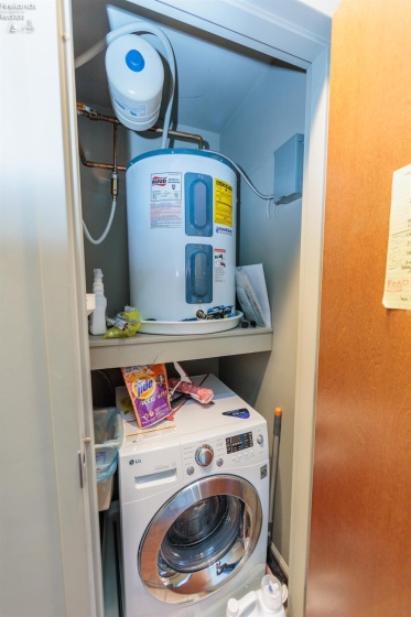 401 Shoreline Drive, Sandusky, 44870, 1 Bedroom Bedrooms, ,1 BathroomBathrooms,Residential,For Sale,Shoreline,20254631