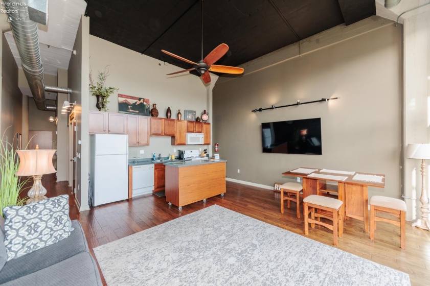 401 Shoreline Drive, Sandusky, 44870, 1 Bedroom Bedrooms, ,1 BathroomBathrooms,Residential,For Sale,Shoreline,20254631