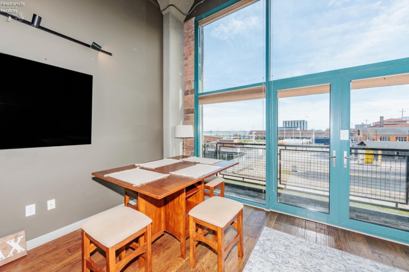 401 Shoreline Drive, Sandusky, 44870, 1 Bedroom Bedrooms, ,1 BathroomBathrooms,Residential,For Sale,Shoreline,20254631