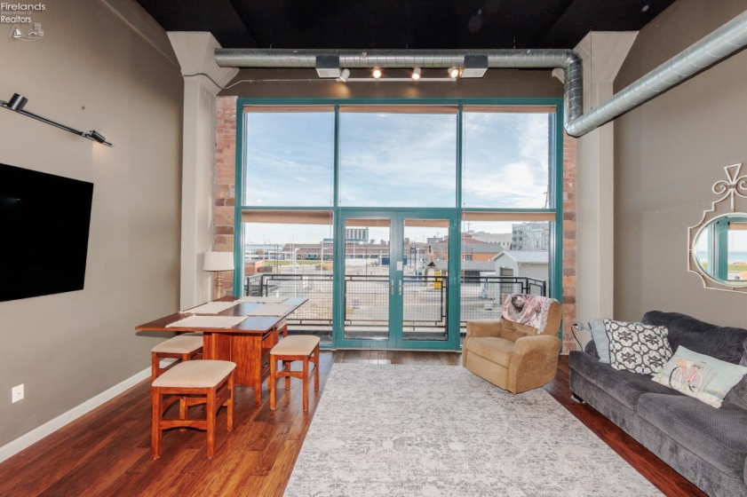 401 Shoreline Drive, Sandusky, 44870, 1 Bedroom Bedrooms, ,1 BathroomBathrooms,Residential,For Sale,Shoreline,20254631