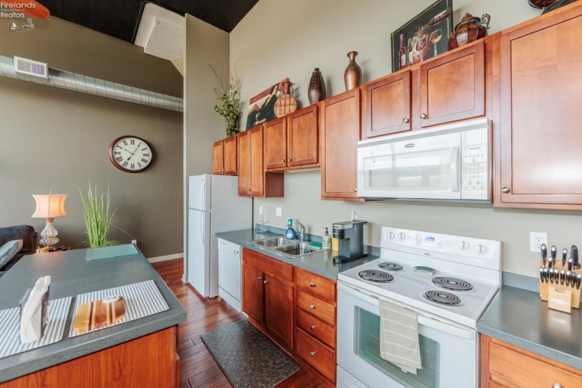 401 Shoreline Drive, Sandusky, 44870, 1 Bedroom Bedrooms, ,1 BathroomBathrooms,Residential,For Sale,Shoreline,20254631