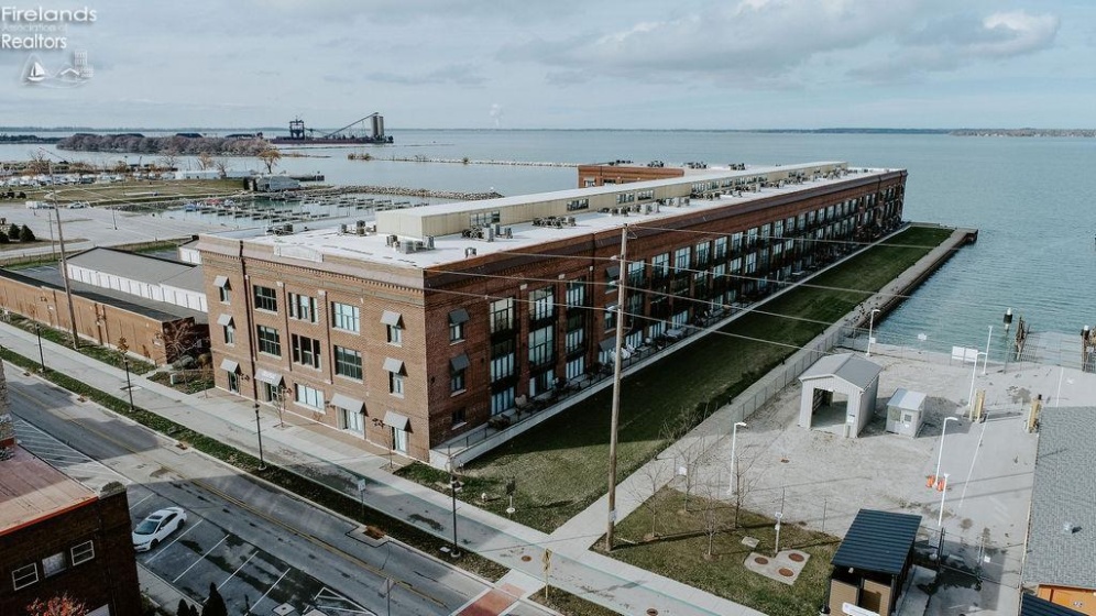 401 Shoreline Drive, Sandusky, 44870, 1 Bedroom Bedrooms, ,1 BathroomBathrooms,Residential,For Sale,Shoreline,20254631