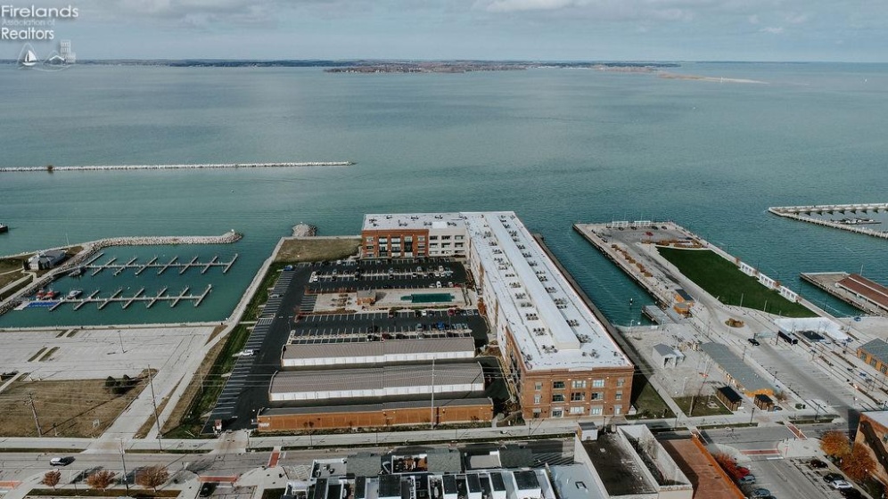 401 Shoreline Drive, Sandusky, 44870, 1 Bedroom Bedrooms, ,1 BathroomBathrooms,Residential,For Sale,Shoreline,20254631