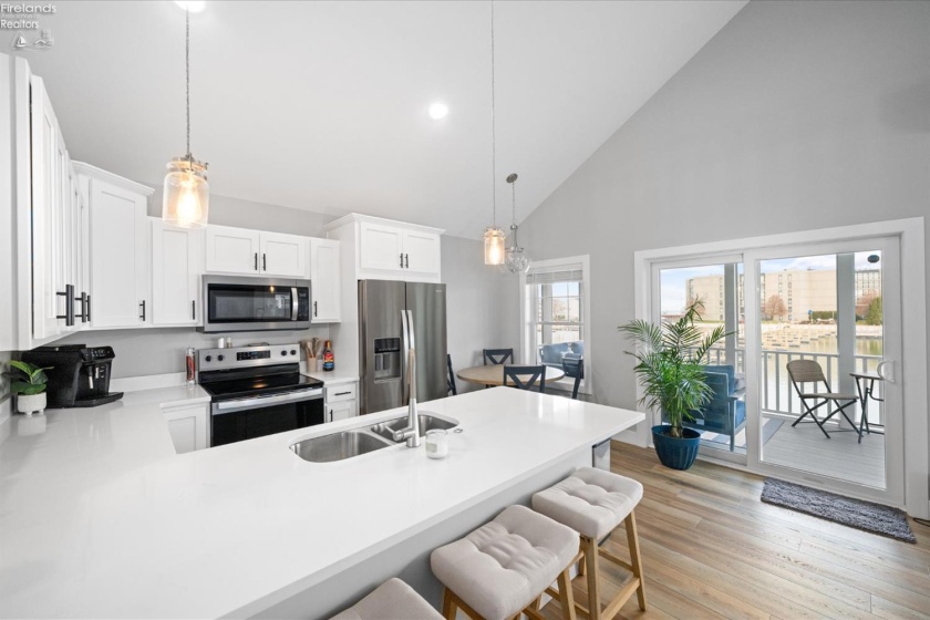 545 Lakeshore Drive, Port Clinton, 43452, 3 Bedrooms Bedrooms, ,2 BathroomsBathrooms,Residential,For Sale,Lakeshore,20254632