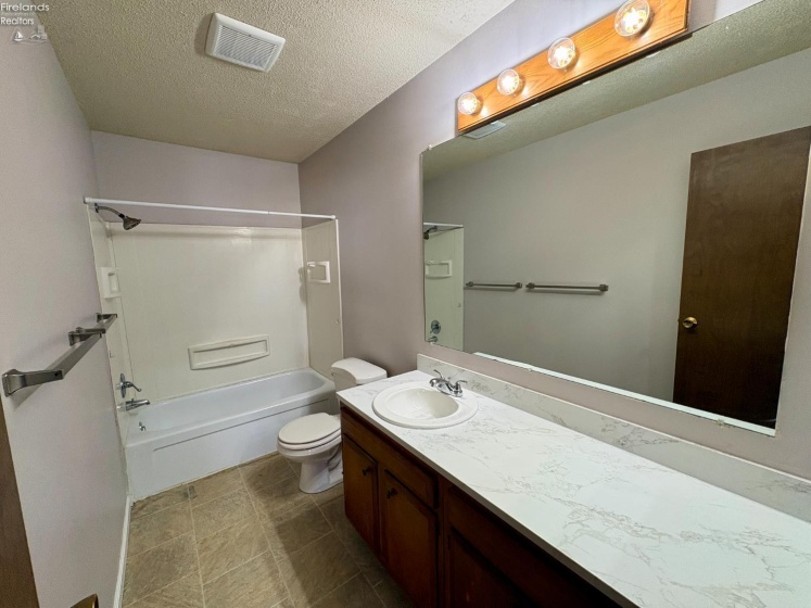 184 Gibson Court, Tiffin, 44883, 2 Bedrooms Bedrooms, ,2 BathroomsBathrooms,Residential,For Sale,Gibson,20254625