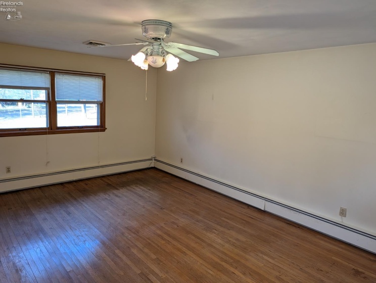 807 Harrison Street, Port Clinton, 43452, 4 Bedrooms Bedrooms, ,3 BathroomsBathrooms,Residential,For Sale,Harrison,20252412