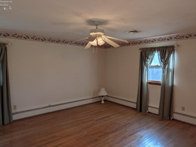 807 Harrison Street, Port Clinton, 43452, 4 Bedrooms Bedrooms, ,3 BathroomsBathrooms,Residential,For Sale,Harrison,20252412