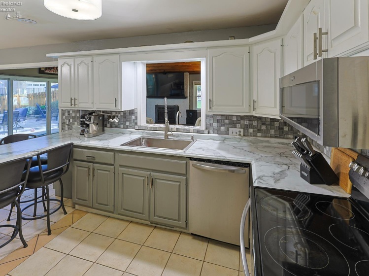 1602 WILLOW DR, Sandusky, 44870, 3 Bedrooms Bedrooms, ,3 BathroomsBathrooms,Residential,For Sale,WILLOW DR,20252573