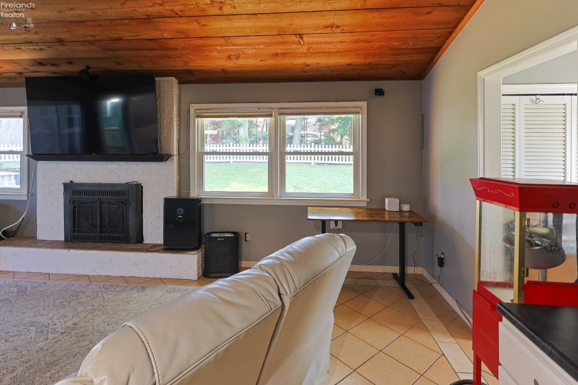 1602 WILLOW DR, Sandusky, 44870, 3 Bedrooms Bedrooms, ,3 BathroomsBathrooms,Residential,For Sale,WILLOW DR,20252573