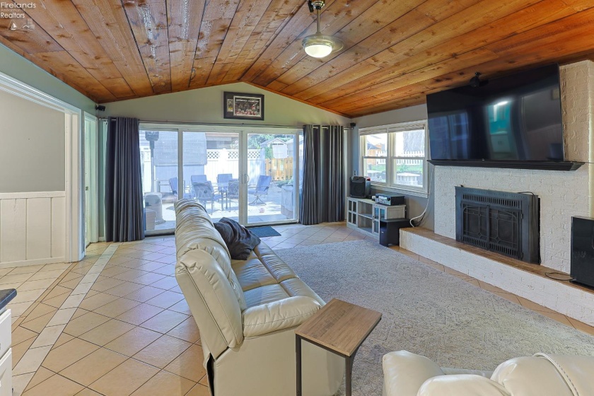 1602 WILLOW DR, Sandusky, 44870, 3 Bedrooms Bedrooms, ,3 BathroomsBathrooms,Residential,For Sale,WILLOW DR,20252573