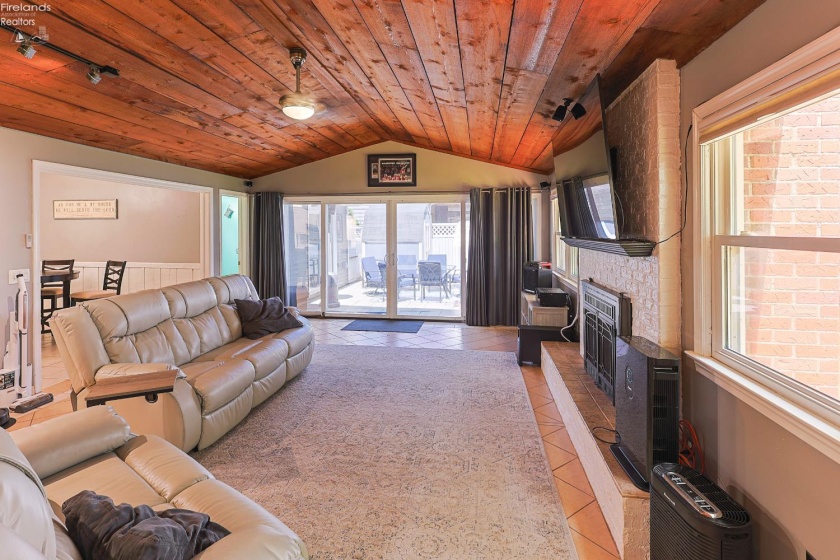 1602 WILLOW DR, Sandusky, 44870, 3 Bedrooms Bedrooms, ,3 BathroomsBathrooms,Residential,For Sale,WILLOW DR,20252573