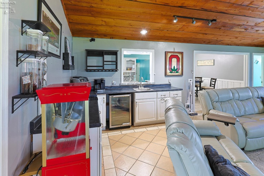 1602 WILLOW DR, Sandusky, 44870, 3 Bedrooms Bedrooms, ,3 BathroomsBathrooms,Residential,For Sale,WILLOW DR,20252573