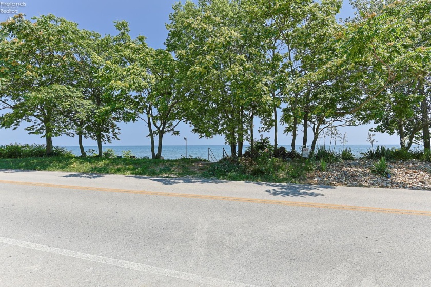 1602 WILLOW DR, Sandusky, 44870, 3 Bedrooms Bedrooms, ,3 BathroomsBathrooms,Residential,For Sale,WILLOW DR,20252573