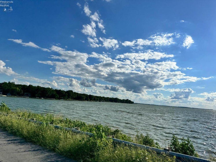 3175 Memorial Shoreway Drive, Marblehead, 43440, 3 Bedrooms Bedrooms, ,2 BathroomsBathrooms,Residential,For Sale,Memorial Shoreway,20253306