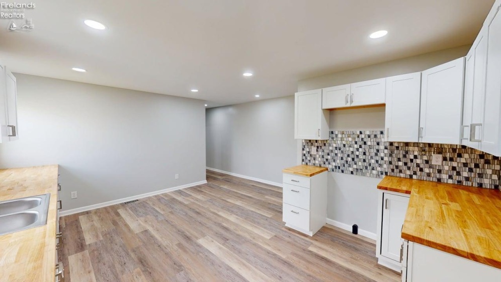 2242 Napoleon Road, Fremont, 43420, 4 Bedrooms Bedrooms, ,2 BathroomsBathrooms,Residential,For Sale,Napoleon,20254299