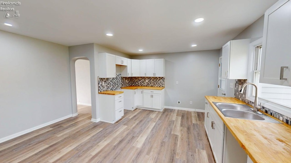 2242 Napoleon Road, Fremont, 43420, 4 Bedrooms Bedrooms, ,2 BathroomsBathrooms,Residential,For Sale,Napoleon,20254299