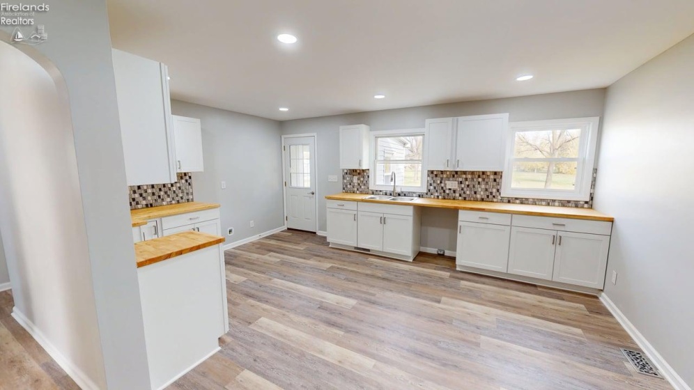 2242 Napoleon Road, Fremont, 43420, 4 Bedrooms Bedrooms, ,2 BathroomsBathrooms,Residential,For Sale,Napoleon,20254299