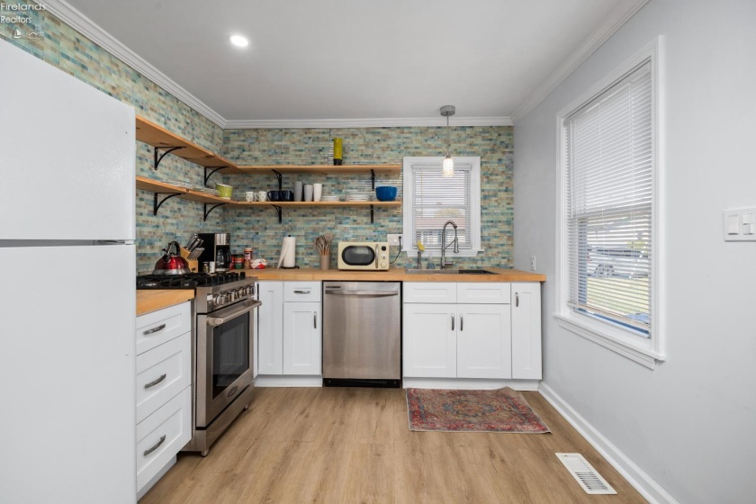 224 Atwood Place, Huron, 44839, 2 Bedrooms Bedrooms, ,1 BathroomBathrooms,Residential,For Sale,Atwood,20253994