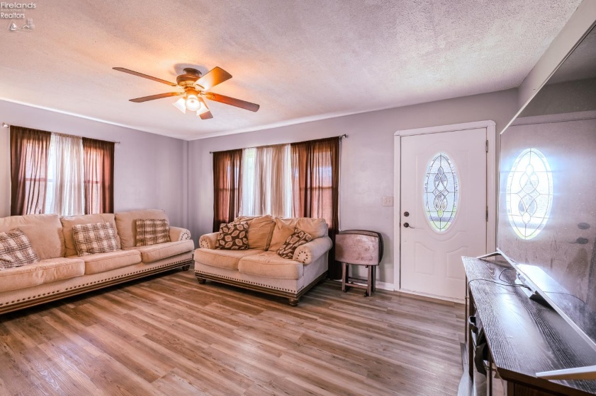 820 Devonshire Ave, Sheffield Lake, 44054, 3 Bedrooms Bedrooms, ,2 BathroomsBathrooms,Residential,For Sale,Devonshire Ave,20254597