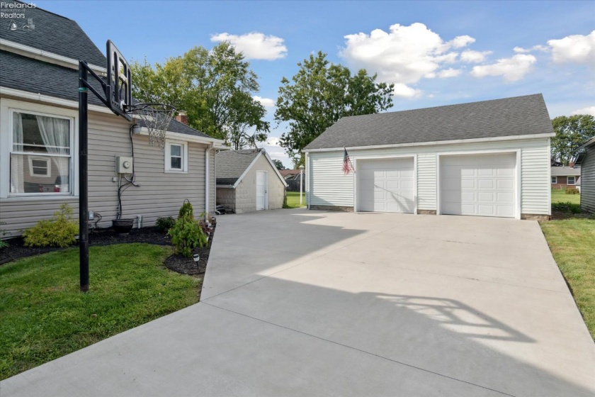 328 E Water, Oak Harbor, 43449, 3 Bedrooms Bedrooms, ,2 BathroomsBathrooms,Residential,For Sale,E Water,20253425