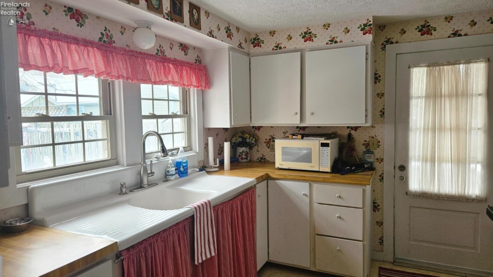 446 Lynn Avenue, Lakeside, 43440, 4 Bedrooms Bedrooms, ,1 BathroomBathrooms,Residential,For Sale,Lynn,20254648