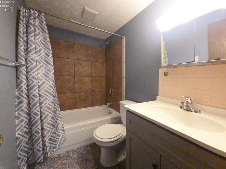 321 Berkshire, Vermilion, 44089, 4 Bedrooms Bedrooms, ,2 BathroomsBathrooms,Residential,For Sale,Berkshire,20254666