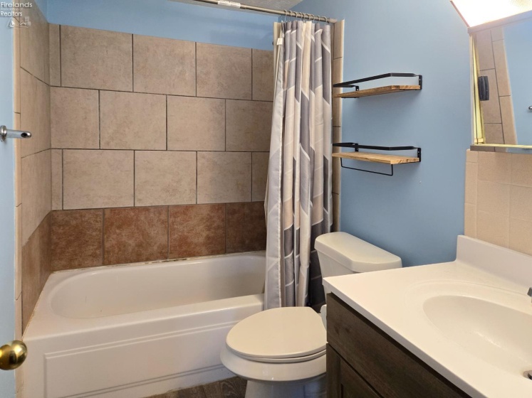 321 Berkshire, Vermilion, 44089, 4 Bedrooms Bedrooms, ,2 BathroomsBathrooms,Residential,For Sale,Berkshire,20254666