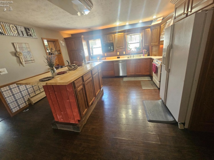 2301 Mud Creek Road, Oak Harbor, 43449, 4 Bedrooms Bedrooms, ,2 BathroomsBathrooms,Residential,For Sale,Mud Creek,20254237