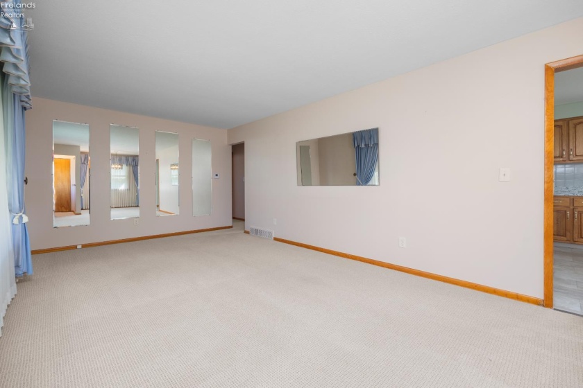 6361 Smith Road, Brook Park, 44142, 3 Bedrooms Bedrooms, ,2 BathroomsBathrooms,Residential,For Sale,Smith,20254628