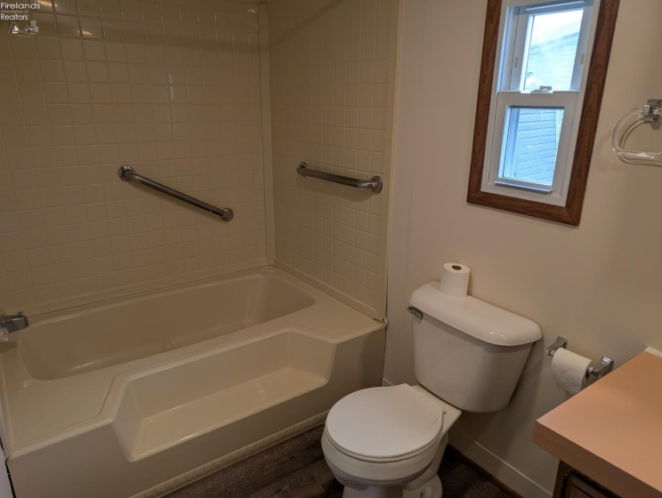 111 Flat Rock Road, Bellevue, 44811, 2 Bedrooms Bedrooms, ,2 BathroomsBathrooms,Residential,For Sale,Flat Rock,20254711