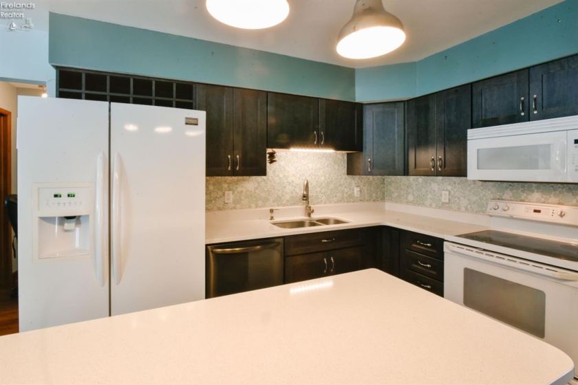 111 10th Street, Port Clinton, 43452, 3 Bedrooms Bedrooms, ,2 BathroomsBathrooms,Residential,For Sale,10th,20254693