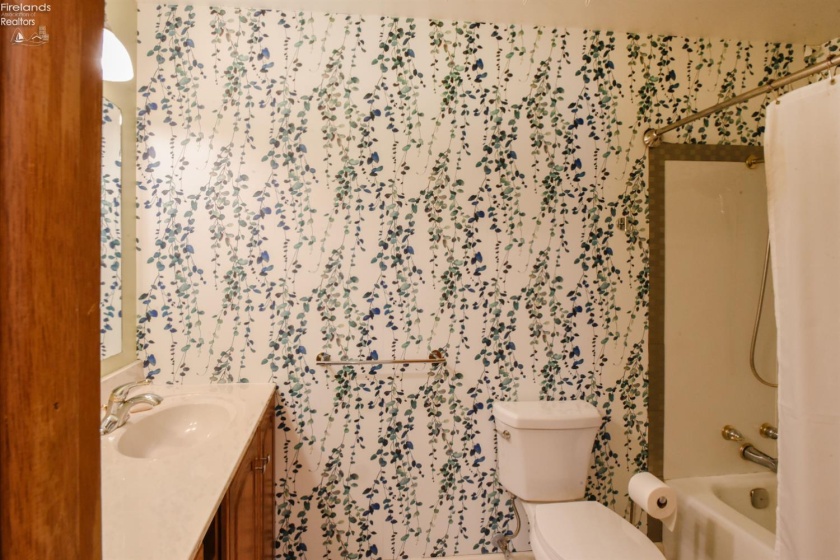 111 10th Street, Port Clinton, 43452, 3 Bedrooms Bedrooms, ,2 BathroomsBathrooms,Residential,For Sale,10th,20254693