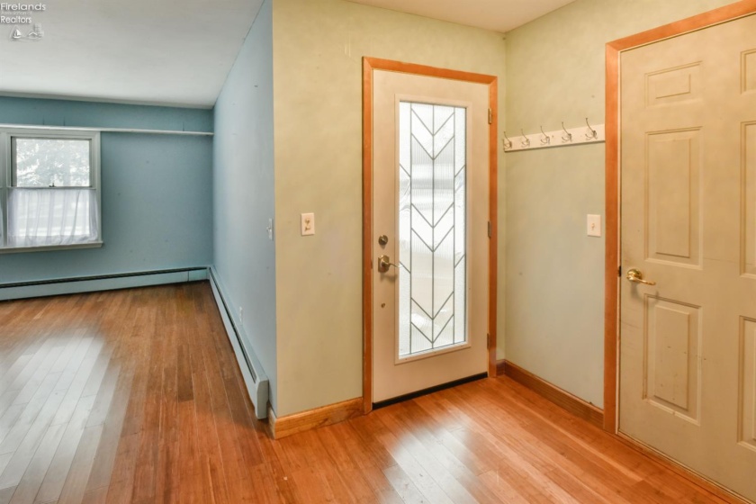 111 10th Street, Port Clinton, 43452, 3 Bedrooms Bedrooms, ,2 BathroomsBathrooms,Residential,For Sale,10th,20254693