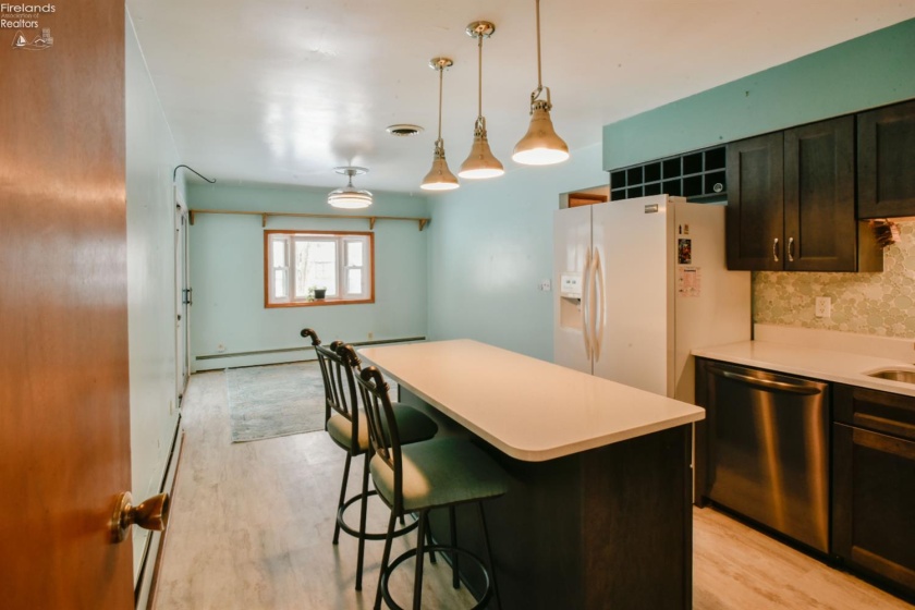 111 10th Street, Port Clinton, 43452, 3 Bedrooms Bedrooms, ,2 BathroomsBathrooms,Residential,For Sale,10th,20254693