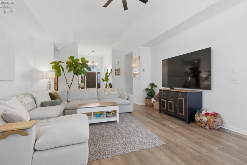 5519 Manhattan Drive, Lorain, 44053, 4 Bedrooms Bedrooms, ,3 BathroomsBathrooms,Residential,For Sale,Manhattan,20254723